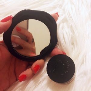 Kat Von D Makeup - Kat Von D Setting Powder and Mirror Kat Von D Makeup - Kat Von D Setting Powder and Mirror